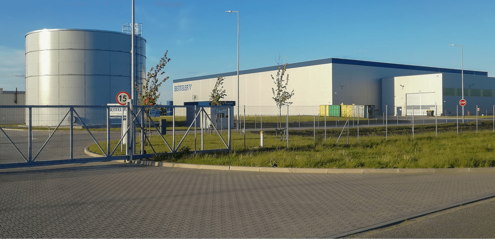 Sale of 165,134 sq m of KKCG's production portfolio in five Polish cities
