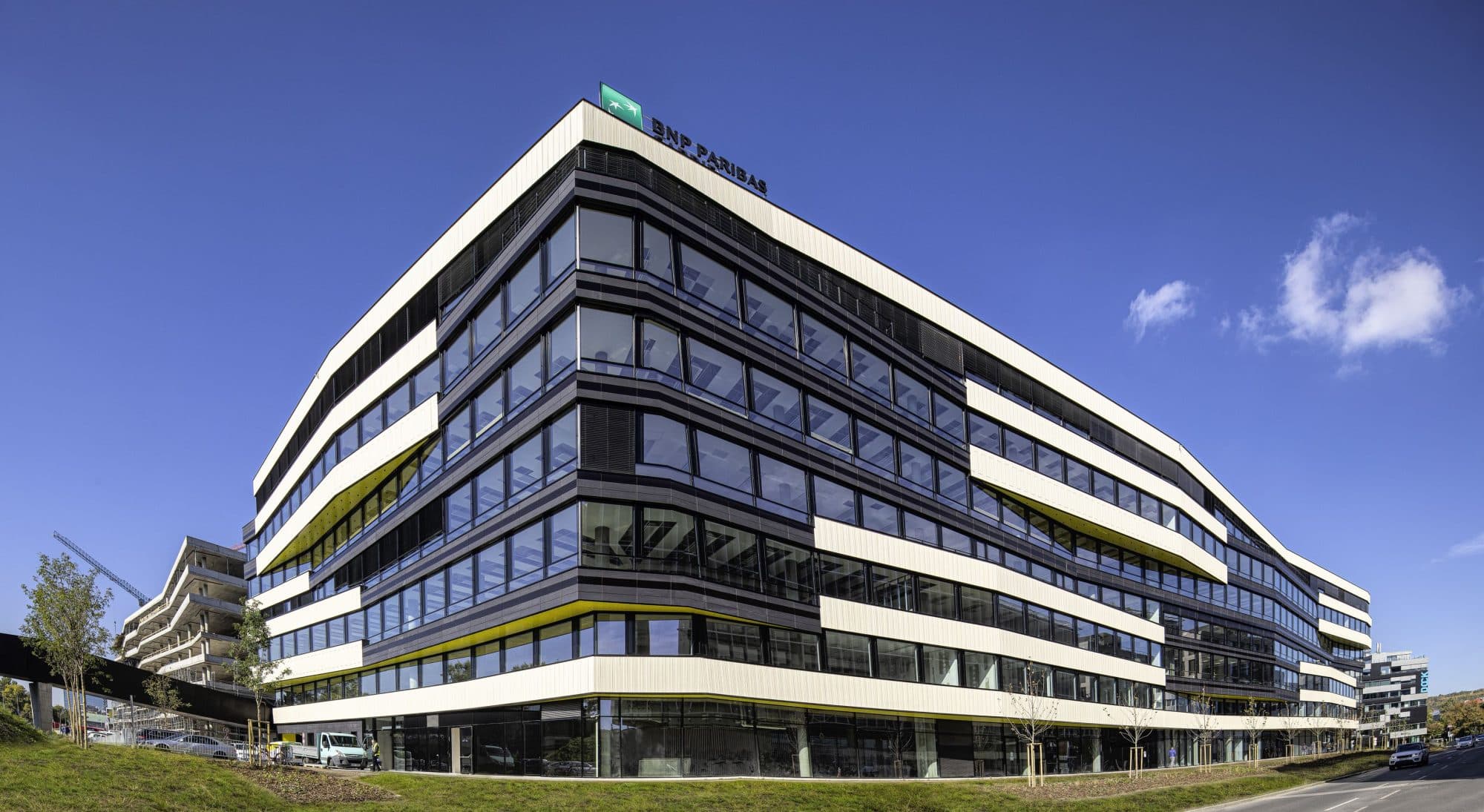 Lease of 3,200 sq m of office space in Dock in Three for Cardif Insurance