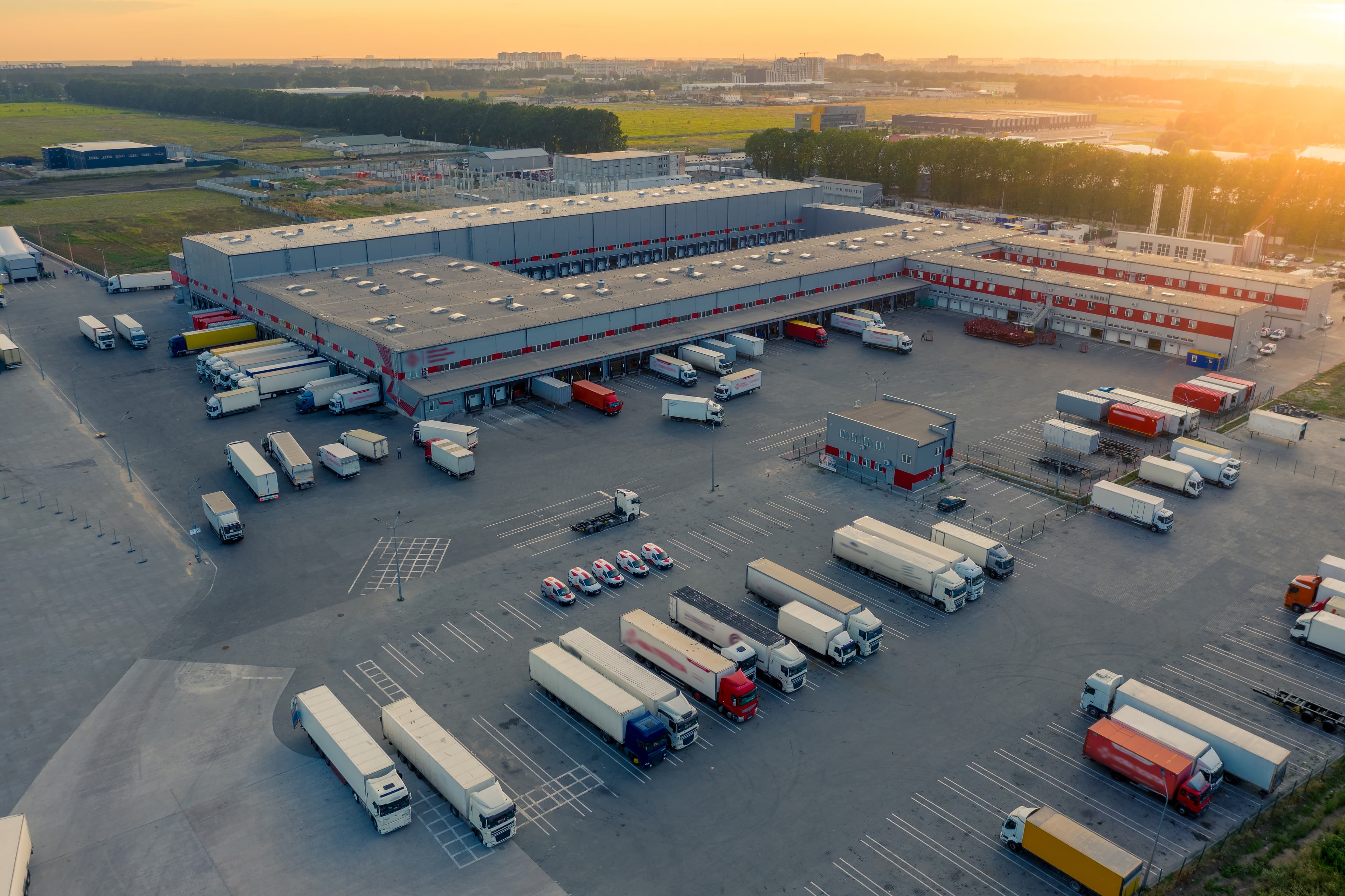 Průmyslové haly v Evropě obsazují stále častěji výrobci. Nejrychleji roste region CEE – i díky zbrojnímu průmyslu