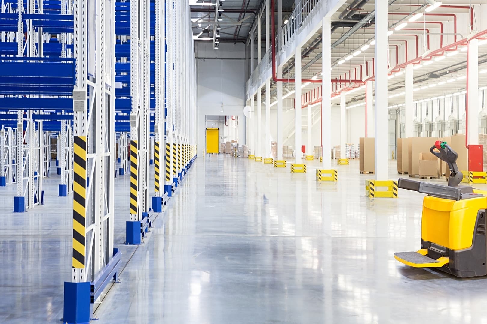 HyperMedia leases new warehouse in Prague East to start there HyperOdvoz